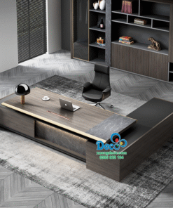 Bàn làm việc rộng rãi