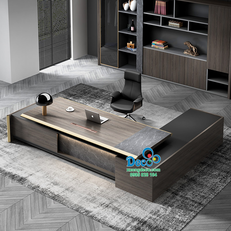 Bàn làm việc rộng rãi