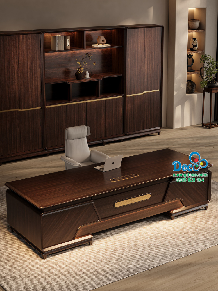 Mặt bàn làm việc rộng rãi