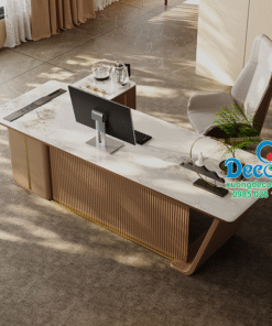 Mặt bàn làm việc rộng rãi