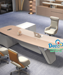 Mặt bàn làm việc rộng rãi