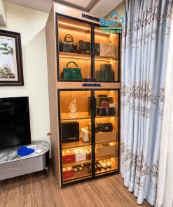 Tủ trưng bày túi luxury TTLX47 thực tế tại nhà khách